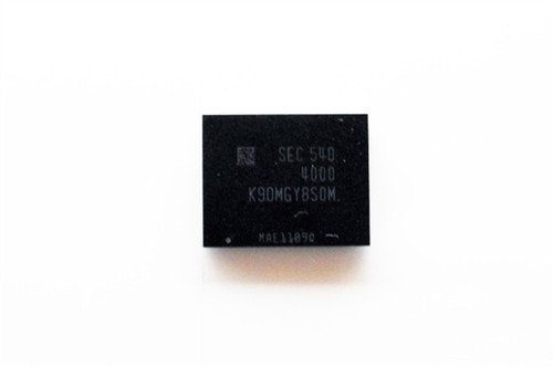 三星秀首款BGA封裝迷你SSD：指尖上狂飆1.5GB/s